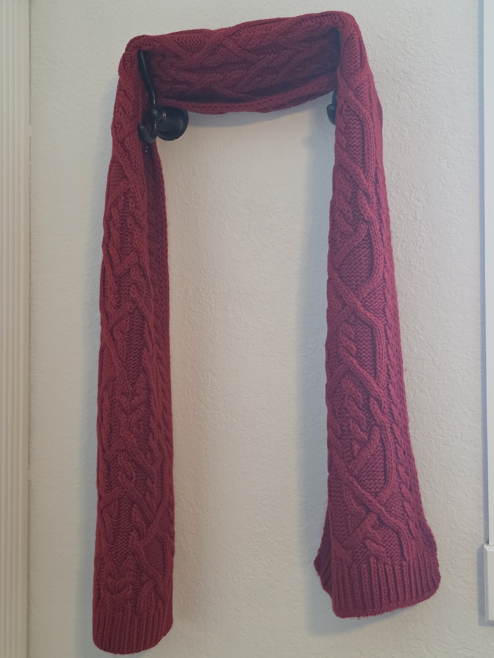 GAP Cable Knit Scarf in Deep Red